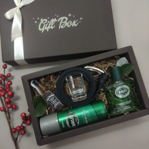 poklon kutija za muškarca sa Brut losionom, kaišem i Jack Daniel's dodatkom