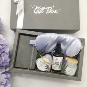 poklon set lavanda sa maskom za spavanje kupkom i kremom za ruke u gift box kutiji