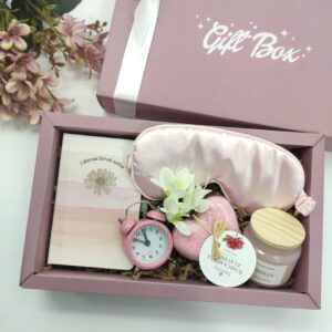 poklon kutija lepe snove sa maskom za spavanje svećom i kupkom u roze gift box kutiji
