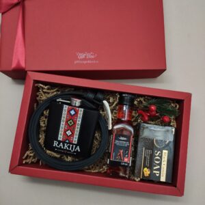 poklon kutija sa koznim kaisem pljoskom ljutim uljem i sapunom u crvenoj premium kutiji