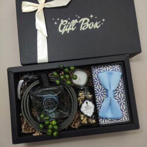 poklon kutija za muškarca sa kožnim kaišem, losionom i leptir mašnom